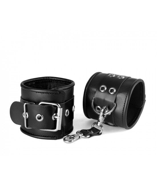 Черные кожаные наручники с ремешком с двумя карабинами на концах